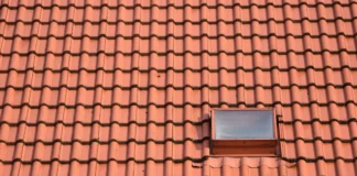 Rénovation express d’un cabanon : pourquoi choisir la tuile PVC Covaline ?