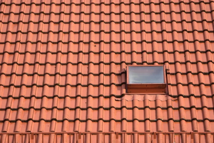 Rénovation express d’un cabanon : pourquoi choisir la tuile PVC Covaline ?